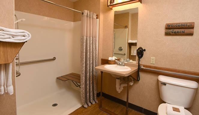 Boarders Inn & Suites By Cobblestone Hotels In Waukon 외부 사진