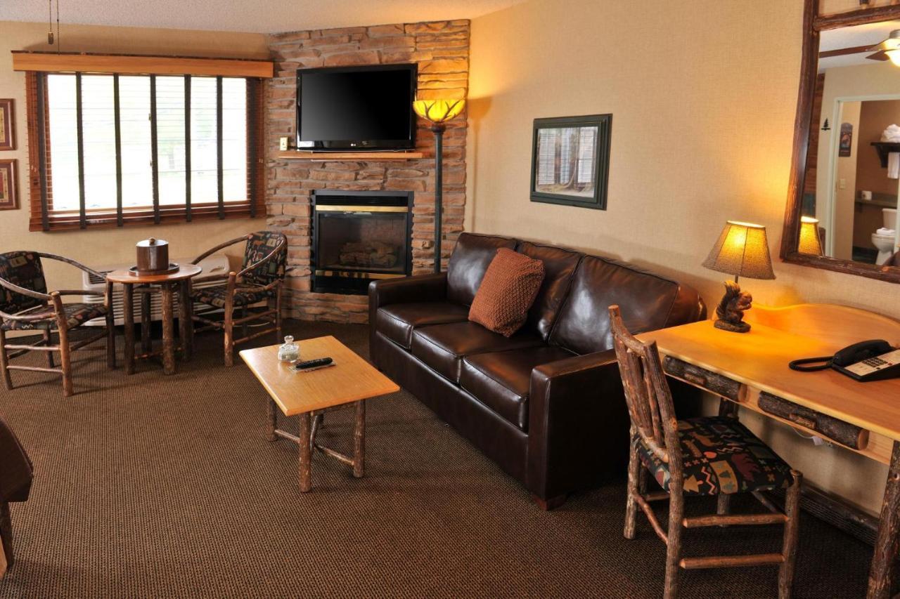 Boarders Inn & Suites By Cobblestone Hotels In Waukon 외부 사진