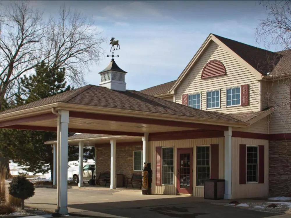 Boarders Inn & Suites By Cobblestone Hotels In Waukon 외부 사진
