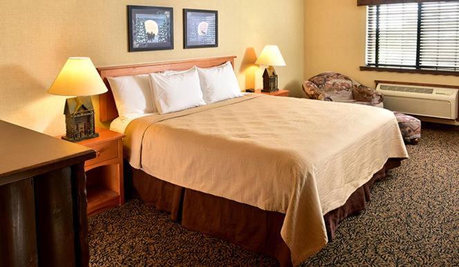 Boarders Inn & Suites By Cobblestone Hotels In Waukon 외부 사진